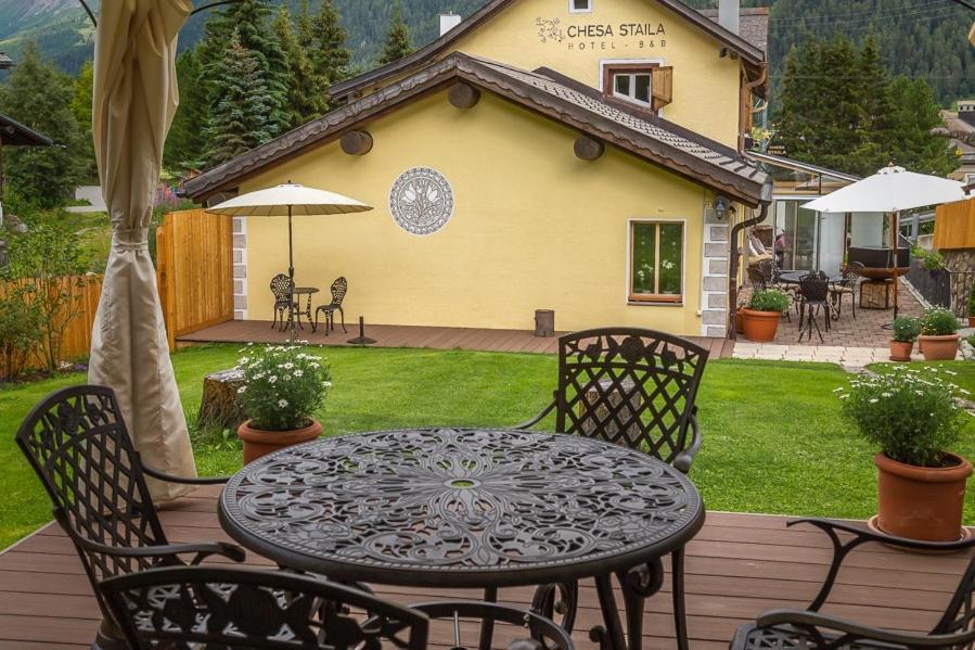 Hotel Chesa Staila La Punt-Chamues-ch Exteriör bild