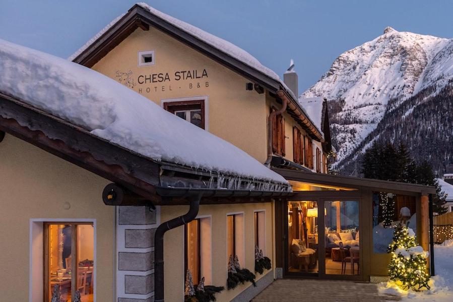 Hotel Chesa Staila La Punt-Chamues-ch Exteriör bild